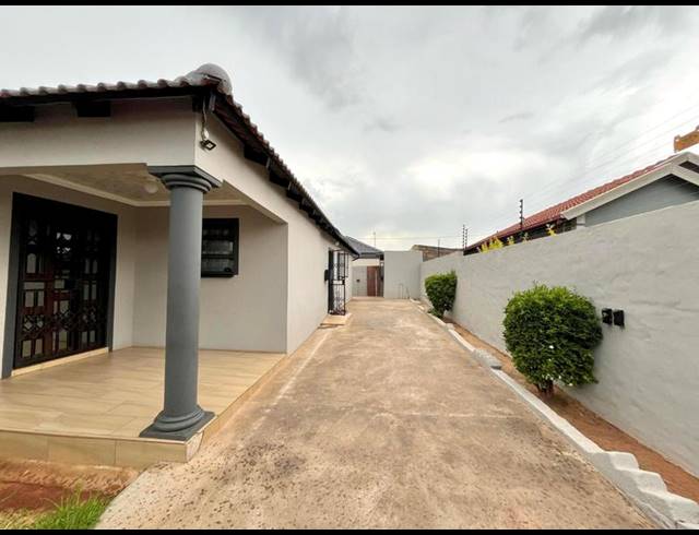 3 BEDROOM HOUSE FOR SALE IN VOSLOORUS